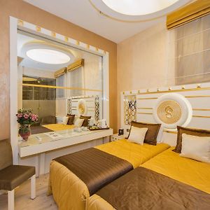 Kamer met Twee Aparte Bedden in de Kelder